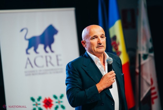 VIDEO // Sute de moldoveni din diaspora din Italia au semnat proiectul de lege al Partidului „ȘOR”, care prevede readucerea lor acasă