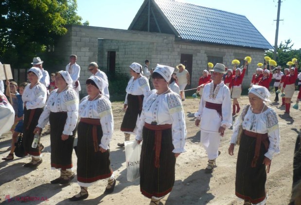FESTIVAL // Cântece și dansuri „La umbra stejarului” lui Ștefan cel Mare și Sfânt din satul Cobâlea
