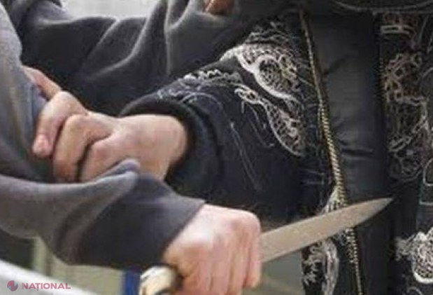 Chișinău // Cu cuțitul în spate: Cearta dintre două surori a băgat-o pe cea mai mică în spital