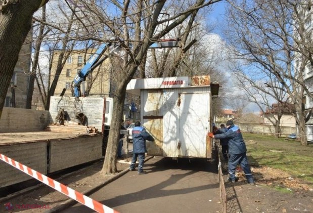 „Facem curată lună”: Zeci de gherete din Chișinău, EVACUATE de pe străzile capitalei