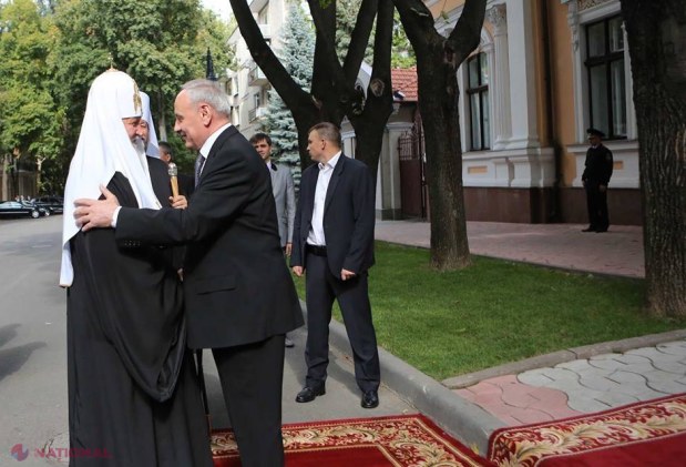 FOTO // Preşedintele Nicolae Timofti l-a primit cu căldură pe Patriarhul Kiril. S-au îmbrăţişat şi pupat! 