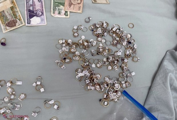 FOTO // Banda din R. Moldova implicată în furturi, spălări de bani și contrabandă, DESTRUCTURATĂ cu ajutorul EUROPOL. De la domiciliile suspecților au fost ridicate ceasuri de lux, pachete cu bani, bijuterii din metale și pietre prețioase