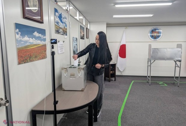FOTO, VIDEO // Primele VOTURI la prezidențiale au fost exprimate la 8 500 km de R. Moldova, în Japonia: ,,Suntem bucuroși că am fost primii și credem că ar fi bine ca toți moldovenii să se obișnuiască să fim primii. Hai, Moldova, ieși la vot!