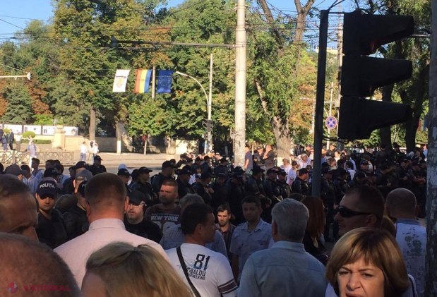 VIDEO // 25 de ani de la proclamarea Independenţei R. Moldova. CORDOANE de polițiști și măsuri de securitate fără precedent. Paradă fără oameni?