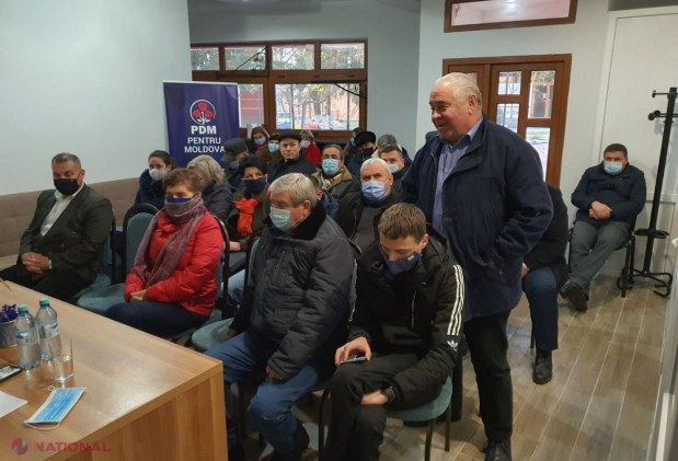 FOTO // PD își CONSOLIDEAZĂ echipa de la Orhei. Noii membri ai echipei au primit legitimații de la ex-premierul Pavel Filip