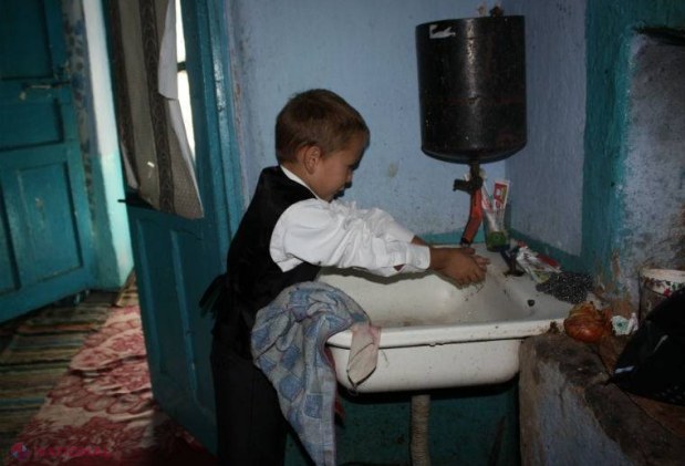REPORTAJ // 1 septembrie: „Lasă, Ionel, că te îmbracă mama frumos și o să fii și tu în rând cu ceilalți copii”
