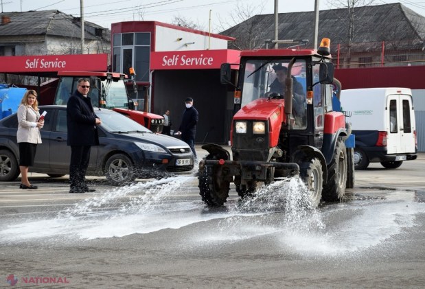FOTO // La Orhei s-a dat STARTUL curățeniei de PRIMĂVARĂ. Străzile și trotuarele sunt spălate cu ȘAMPON și dezinfectant