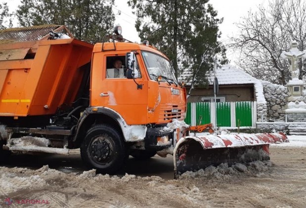 FOTO // Comuna Jora de Mijloc, singura localitate din republică DESZĂPEZITĂ în totalitate