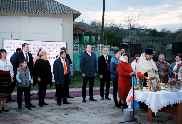FOTO // Partidul „ȘOR” a instalat un sistem de ILUMINARE stradală în prima dintre cele 104 localități în care a promis că va face acest lucru