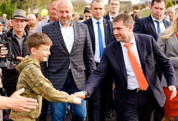 FOTO // Ilan Șor a dat în exploatare, la Orhei, o altă porțiune de drum reconstruit: „În timp ce toți pălăvrăgesc, noi vom continua să lucrăm pentru a îmbunătăți condițiile de trai ale oamenilor”