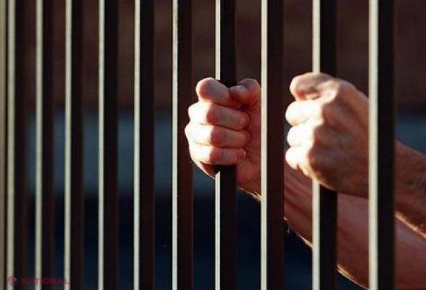 Fostul vicecomisar al raionului Edineț și-a bătut subalterul pentru că nu a vrut să servească cu el alcool