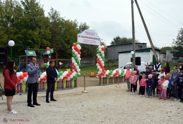 FOTO // Alte două terenuri de joacă pentru copii au fost AMENAJATE în două sate din raionul Orhei, în cadrul unui proiect inițiat de Ilan Șor