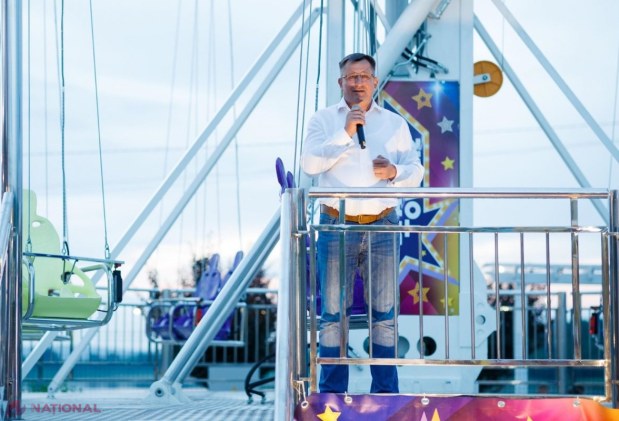 FOTO, VIDEO // Partidul „ȘOR” a dăruit „OrheiLand”-ului un CARUSEL unic. „Star Tower” are o înălțime de 30 de metri și poate lua la bord 20 de persoane
