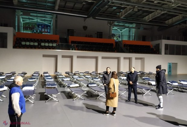 FOTO // Un nou centru pentru REFUGIAȚII din Ucraina. FMF a pus la dispoziție Complexul Sportiv „Futsal Arena FMF” din comuna Ciorescu, unde au fost amenajate 500 de paturi
