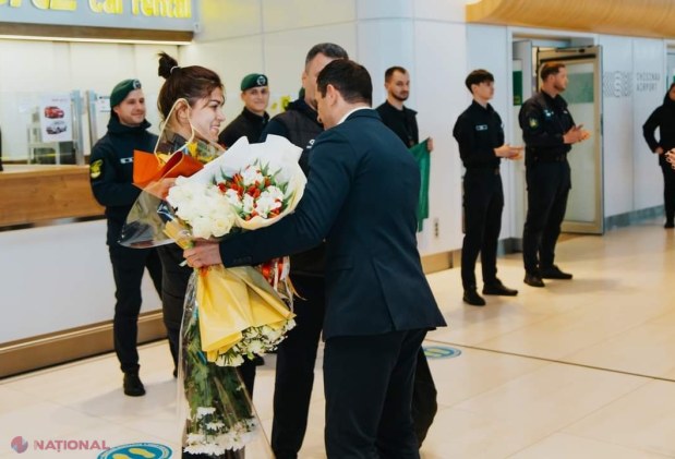 Campioana Anastasia Nichita, întâmpinată cu fanfară şi o nouă distincţie pe Aeroportul Internațional Chișinău 
