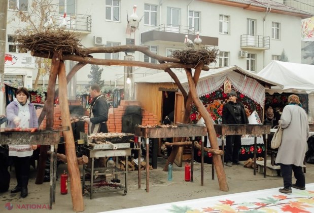 FOTO // Hramul Orheiului, în TOI. Mii de orheieni au defilat la PARADA din centrul orașului. Cei prezenți așteaptă extragerea la TOMBOLA cu 200 de premii valoroase