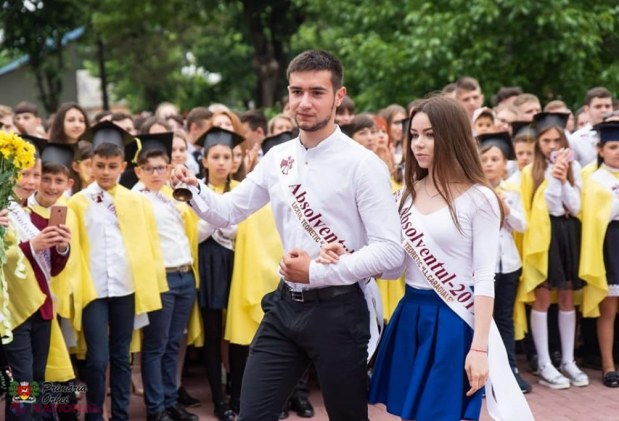 Peste 50 de elevi din Orhei, care au avut PERFORMANȚE la învățătură, au fost premiați. Au primit între 2 000 și 3 000 de lei fiecare