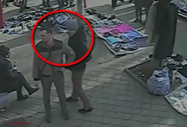 A rămas fără telefon, ziua în amiaza mare, pe o stradă aglomerată: Momentul furtului a fost surprins de camerele video, iar poliția caută infractorii. Îi cunoști?