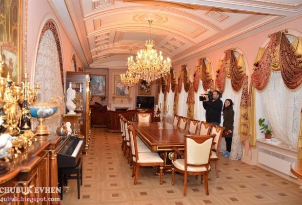 Reportaj FOTO // Lux INCREDIBIL în casa procurorului general al Ucrainei