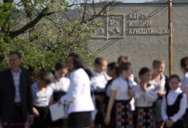 REPORTAJ FOTO // Drapel uriaş pe cel mai înalt deal din R. Moldova