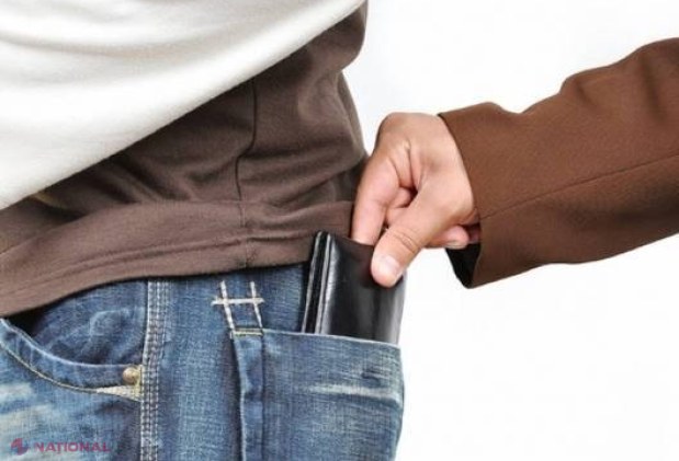 Ţi s-a furat din buzunar? Vezi ce recomandă poliţiştii
