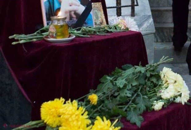 FOTO // Sute de oameni au venit să-și ia rămas bun de la maestrul Titus Jucov 