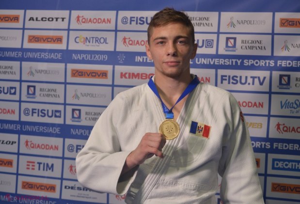 Medalie de AUR pentru R. Moldova la Universiada Mondială de la Napoli. Denis Vieru și-a adjudecat medalia după cinci victorii