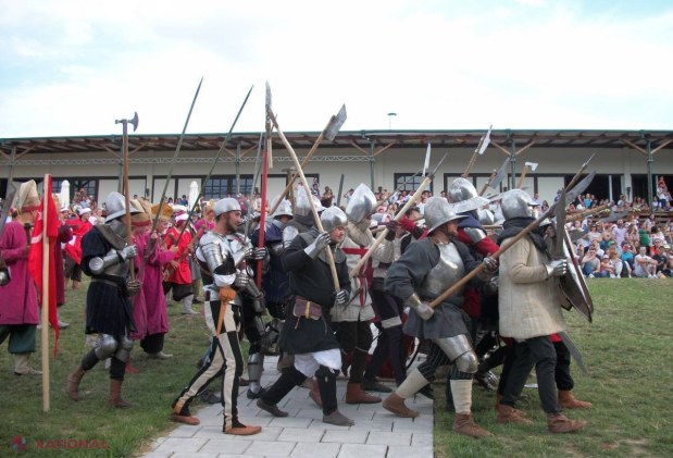 FOTO // Bătălii, muzică, tir cu arcul și alte ATRACȚII. Le mai „PRINDEȚI” și astăzi