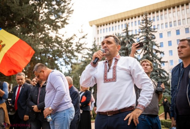 Proteste non-stop în fața Președinției: Organizatorii mitingului din centrul Chișinăului anunță că oamenii vor protesta pașnic până când guvernarea își va da demisia