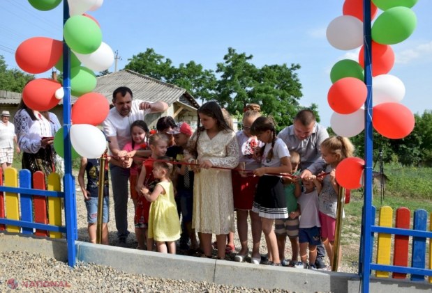 FOTO // În satele din raionul Orhei continuă PROIECTUL de amploare privind CONSTRUIREA terenurilor de joacă