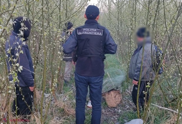 FOTO // Pescuit ILEGAL în ziua de Paște. Braconierii au fost prinși cu 41 de kg de pește, iar acum riscă sancțiuni pentru încălcarea regimului zonei de frontieră, dar și pentru pescuitul în perioada de prohibiție