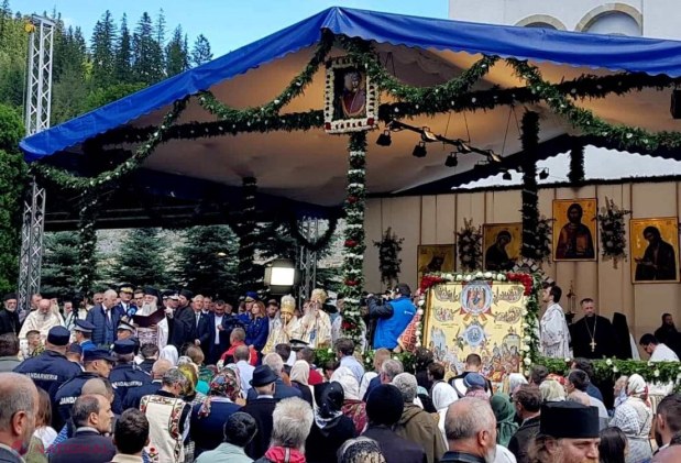Oficiali din R. Moldova participă la evenimentele de la Putna dedicate împlinirii a 514 ani de la moartea lui Ștefan cel Mare