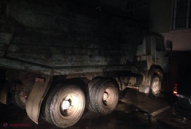 SCHEMĂ // Conving MINORI să conducă maşini PLINE cu ALCOOL transportat ILEGAL