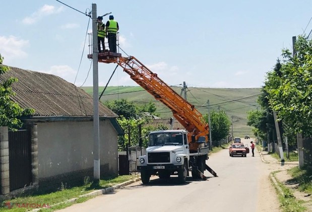 FOTO // Partidul „ȘOR” realizează promisiunea de a ILUMINA toată republica: lucrările continuă acum în satul Doltu, raionul Fălești