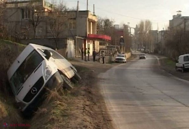 Microbuz cu moldoveni, răsturnat în Ucraina
