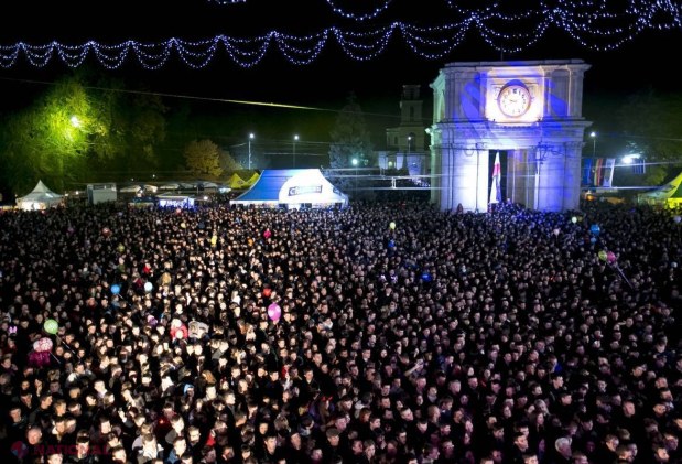 Foto // Concertul din PMAN. Veselie mare și tone de gunoi