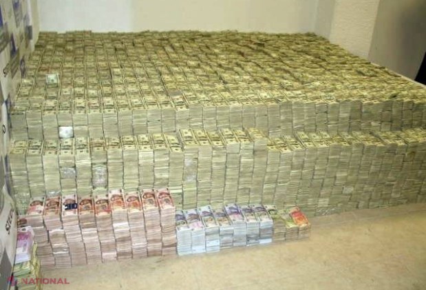 FOTO // ESCROCHERIE de proporții! Mii de moldoveni au fost amăgiți să depună bani într-o piramidă financiară