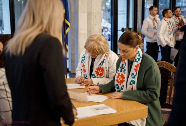 FOTO, DOC // Partidul „ȘOR” a depus actele pentru înscrierea în cursa electorală. Ilan Șor, în fața mulțimii: „Deschidem o pagină nouă în istoria politică din Moldova”