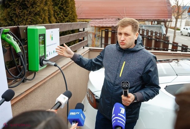 FOTO // Prima stație de încărcare a automobilelor electrice alimentată de la energia fotovoltaică, inaugurată la Chişinău