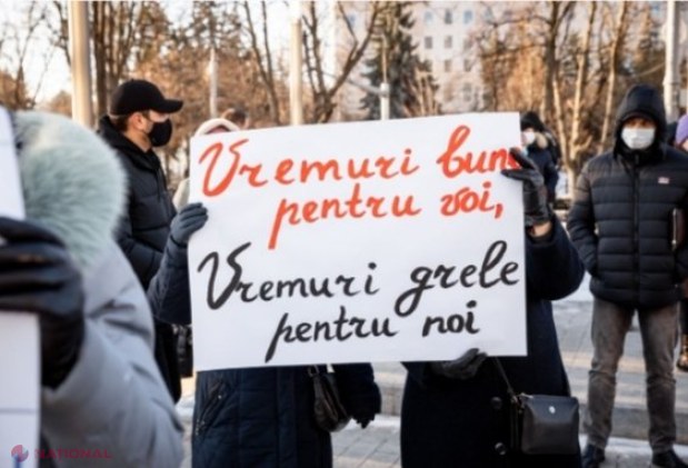 FOTO // Flashmob cu FACTURI la Președinție. Partidul „ȘOR” critică scumpirile fără precedent a gazelor: „Facturile pe care le primim ne îngrozesc. Nu doar pensionarii întâmpină mari dificultăți pentru a le achita
