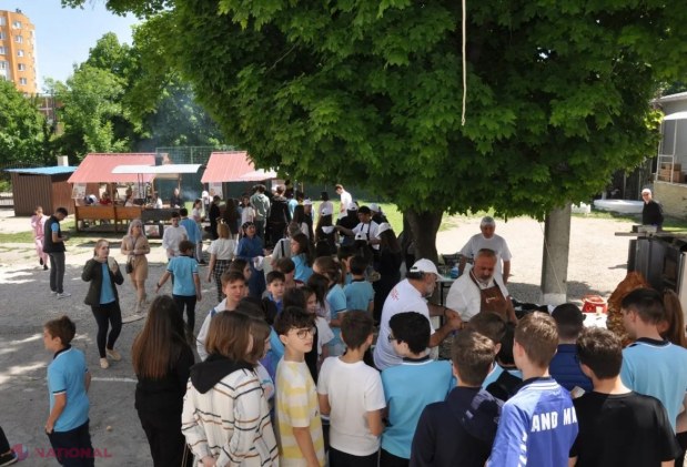 GALERIE FOTO // Festin GASTRONOMIC de excepție, organizat de Liceul „ORIZONT”. Profesorii turci s-au transformat în MASTERSHEFI pentru o cauză nobilă. Banii obținuți vor fi folosiți pentru susținerea persoanelor din familiile social-vulnerabile