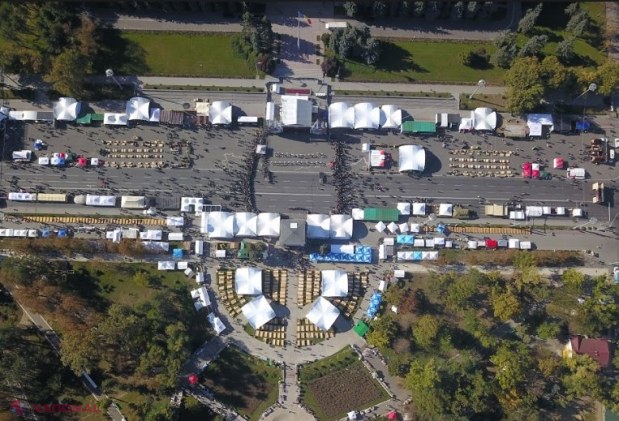 FOTO // A 17-a ediție a Zilei Naționale a Vinului: 60 de standuri cu peste 1 000 de vinuri în Piața Marii Adunări Naționale