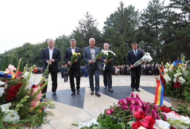 REPORTAJ FOTO // Bunica a bătut toba de Ziua Independenței R. Moldova