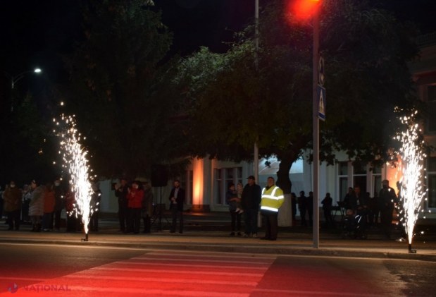 FOTO // Datorită unui proiect al lui Ilan Șor, străzile principale din Orhei au treceri de pietoni iluminate cu reflectoare roșii: „Orhei a devenit o localitate și mai sigură pentru pietoni”