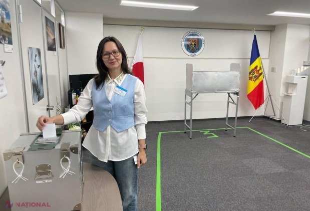 FOTO, VIDEO // Primele VOTURI la prezidențiale au fost exprimate la 8 500 km de R. Moldova, în Japonia: ,,Suntem bucuroși că am fost primii și credem că ar fi bine ca toți moldovenii să se obișnuiască să fim primii. Hai, Moldova, ieși la vot!