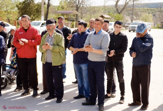 FOTO // Partidul „ȘOR” a demarat lucrările de ILUMINARE stradală în al treilea sat din circumscripțiile în care candidații săi au învins la parlamentare