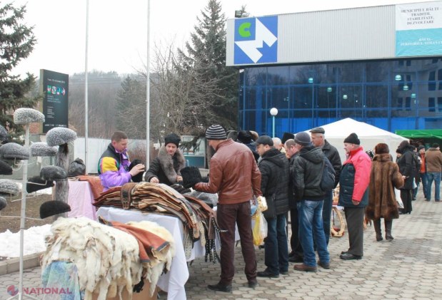 FOTO Peste 250 de producători autohtoni, cu marfa pe tarabe. Iată cele mai căutate produse