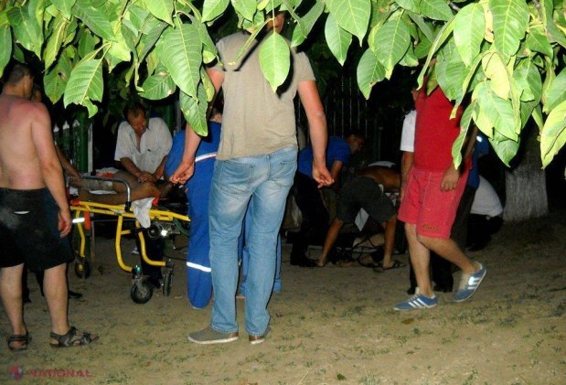FOTO // Intervenție DIFICILĂ a pompierilor în raionul Căușeni. O femeie a fost salvată, iar doi bărbați au MURIT
