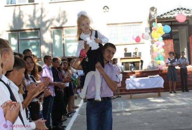 REPORTAJ // 1 septembrie: „Lasă, Ionel, că te îmbracă mama frumos și o să fii și tu în rând cu ceilalți copii”