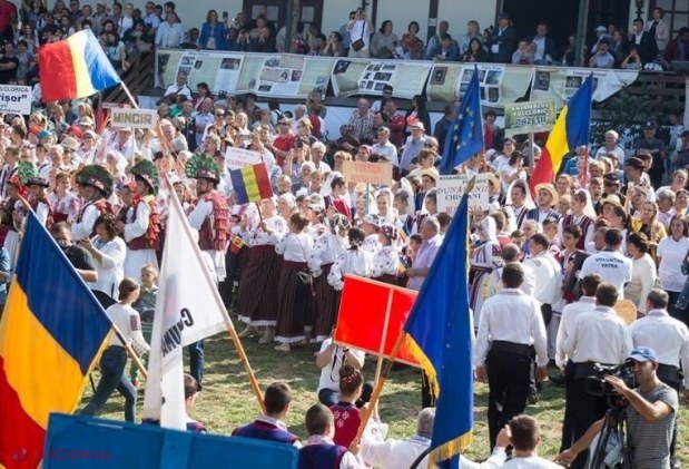FOTO // R. Moldova GĂZDUIEȘTE cel mai mare FESTIVAL dedicat Românilor de Pretutindeni. Irina Loghin: „Cât voi trăi voi cânta pentru Basarabia, că-i pământ din Țara mea”